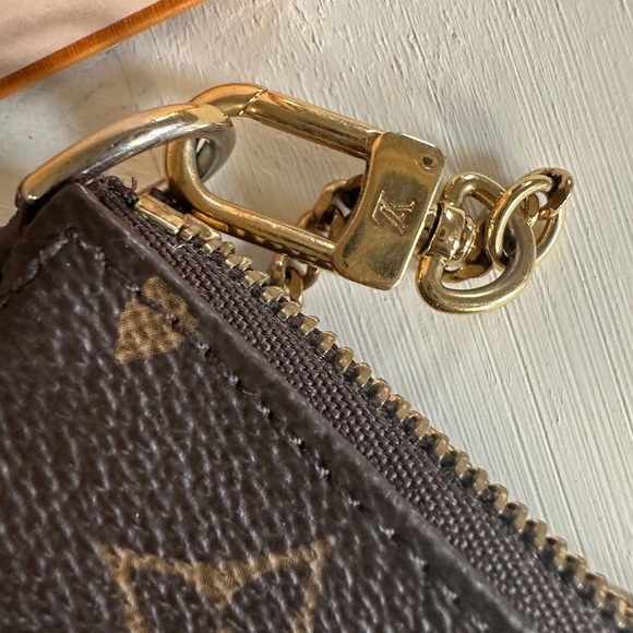 Louis Vuitton Mini Pochette - Picture 4 of 13